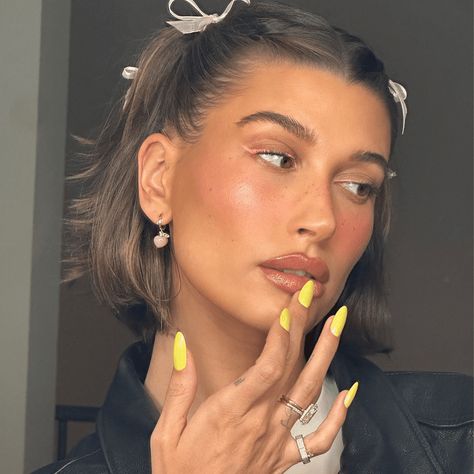 Yellow "lemonade" nails are going to be everywhere this spring, and have been spotted on Hailey Bieber and Selena Gomez. Here's how to get in on the bright nail trend, straight from Bieber's manicurist. Yellow Nails Design, Nagellack Trends, Celebrity Nails, Cute Summer Nails, Colored Eyeliner, Bright Nails, Neon Nails, Yellow Nails, Nail Designs Spring