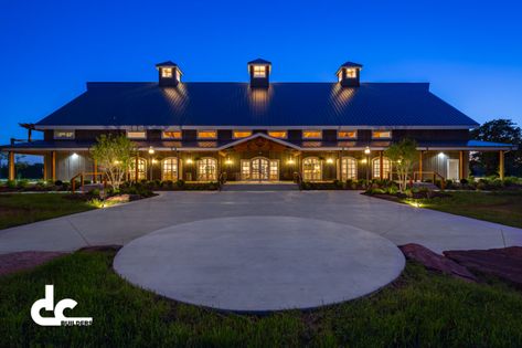 Nationwide design and construction company DC Builders specializes in beautiful wedding barn designs and other event venues. Event Venue Design, Backyard Barn, Silo House, Timber Frame Barn, Garage Door Styles, Garage Style, Barn Style House Plans, Party Barn, Event Hall