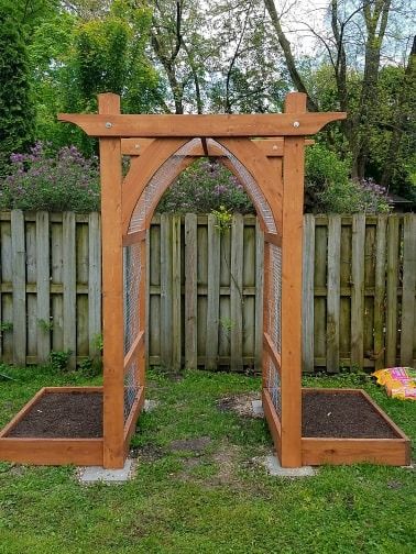 Landscape Arbor, Arbor Diy, Arbor Plans, Wooden Landscape, Arbor Ideas, Diy Arbour, Rustic Arbor, Metal Arbor, Wooden Arbor