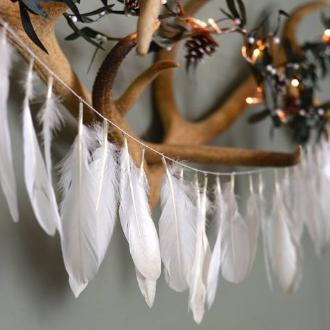 Feather Garland, Party Bunting, Feather Decor, Feather Crafts, Thanksgiving Table Decorations, Bunting Garland, Christmas Inspo, White Feather, White Feathers