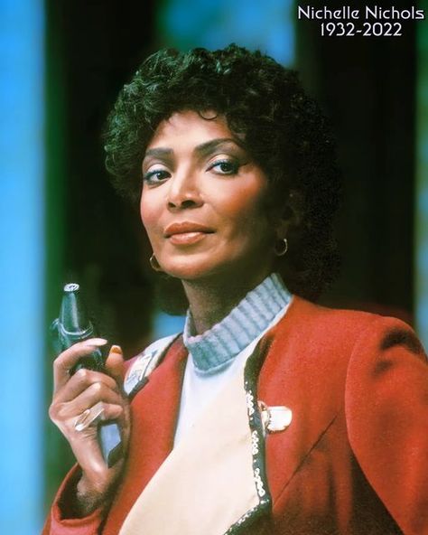 Lieutenant Uhura, Uhura Star Trek, Star Trek Uhura, Nichelle Nichols Star Trek, Nyota Uhura, Star Trek: Voyager, Nichelle Nichols, Star Trek Crew, Star Trek The Final Frontier