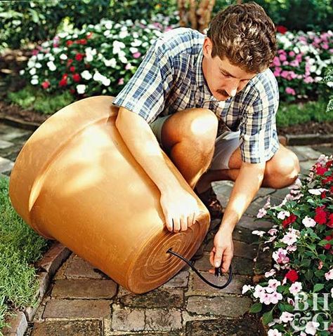 Patio Water Fountain, Homemade Water Fountains, Diy Water Feature, Diy Water Fountain, Garden Water Fountains, Small Water Features, Garden Water Feature, Diy Garden Fountains, Fountains Backyard