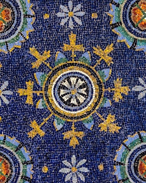 Ravenna Mosaics, Color Sorting, Glass Projects, Stained Glass Projects, Macedonia, Ancient Art, Mosaic Art, Muse, Wall Painting