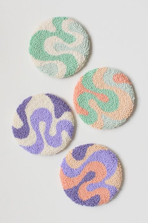 فن النسيج, Punch Needle Coasters, Punch Needle Coaster, Punch Needle Patterns, Coffee Table Decor, Deco Retro, Danish Pastel, Pola Sulam, Punch Needle Embroidery