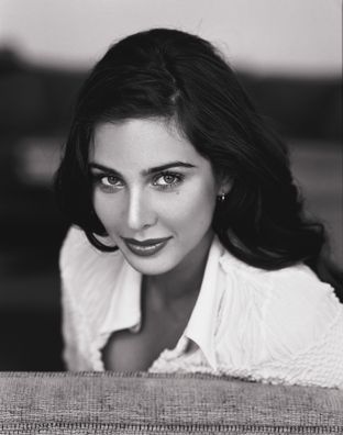 Lisa Ray Lisa Ray, Natural Beauty Makeup, Beauty Hacks Skincare, Indian Woman, Interesting People, Hello Gorgeous, Work Ideas, Beauty Treatments, Celebrity Gossip