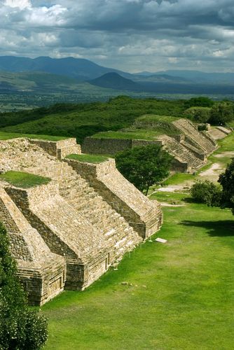 The ruins at Monte Albán - Oaxaca, Mexico Monte Alban Oaxaca, Monte Alban, Wedding Cabo, Wedding Destinations, Honeymoon Spots, Honeymoon Planning, Best Honeymoon, Honeymoons, The Ruins