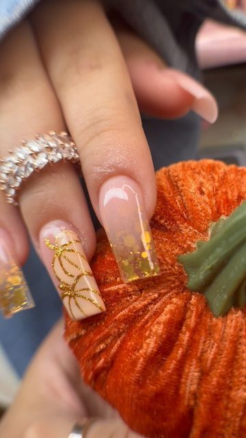 Thanksgiving Nails Press On, Sparkly Pumpkin Nails, Fall Nail Designs With Pumpkins, Chrome Pumpkin Nails, Fall And Thanksgiving Nails, Fall Nails Pumpkins, Gold Pumpkin Nails, 3d Pumpkin Nails, Thanksgiving Nails Dip