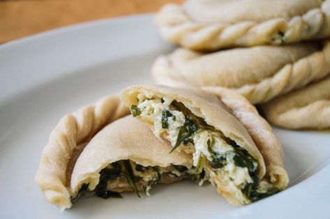 Empanadas Filling, Spinach Empanadas, Veggie Empanadas, Easy Empanadas Recipe, Argentine Recipes, Slow Cooker Chicken Tortilla Soup, Cheese Empanadas, Los Angeles Food, Empanadas Recipe