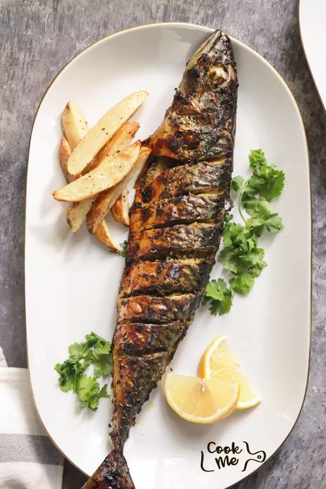 Roasted Whole Fish, Whole Mackerel Recipe, Baked Mackerel, Mackerel Recipe, Indian Fish Recipes, Winter Vegetarian Recipes, Easy Fish Dinners, Whole Fish Recipes, Oily Fish