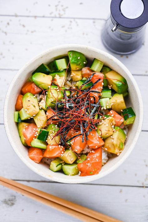 Marinated Salmon Sashimi Bowl (Salmon Don) - Sudachi Recipes Japanese Donburi, Donburi Recipe, Rice Bowl Recipes, Sashimi Bowl, Japanese Salmon, Japanese Rice Bowl, Salmon Sashimi, Marinated Salmon, Rice Bowls Recipes