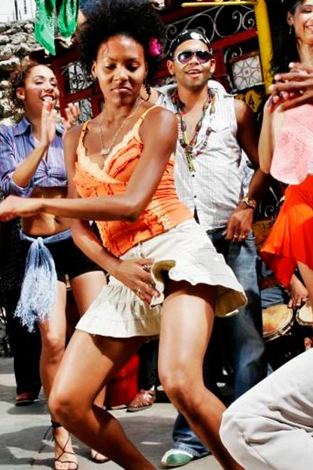 Let the Rhythm Move You via @PureWow Cuba Salsa, Cuba Dance, Salsa Night, Rumba Dance, Cuba Culture People, Cuba Film Photography, Cuba Street Photography, Cuba Photos, Salsa (dance)