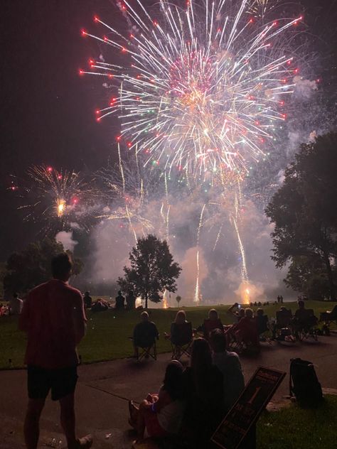 fourth of july Fourth Of July Coquette, Americana Fourth Of July, Fourth Of July Party Aesthetic, 4th Of July Party Aesthetic, Fourth Of July Wallpaper, Amusement Park Ideas, Fourth Of July Aesthetic, July Season, July Vibes