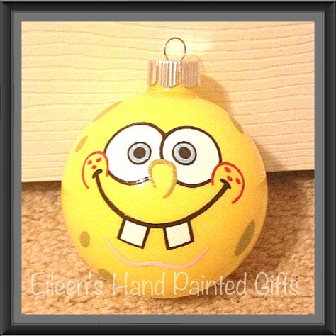 Painted Character Ornaments, Hand Painted Ornaments Glass Ball Diy, Spongebob Ornaments, Disney Diy Christmas Ornaments, Spongebob Christmas, Christmas Orniments, Advent Crafts, Christmas Ornaments Diy, Country Christmas Decorations