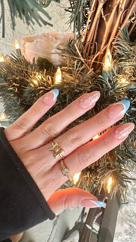 Almond French tip nails blue nails snowflake design acrylic nails Christmas winter Frozen Nails, Blue Christmas Nails, Christmas Nail Inspo, Christmas Winter Nails, Snowflake Nail Design, Snow Nails, Teen Nails, Christmas Nail Ideas, Winter Nail Ideas