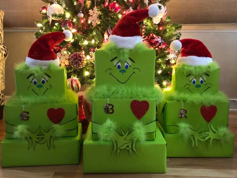 Christmas Gift Characters, Gift Wrapping Competition, Grinch Christmas Gift Boxes, Christmas Character Wrapping Ideas, Grinch Wrapping Paper Ideas, Tiered Gift Wrapping Ideas, Whimsical Gift Wrapping Ideas, Wrapping Christmas Presents For Kids, Grinch Wrapped Presents