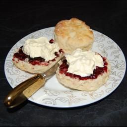 Traditional Devonshire Tea Scones on BigOven: A traditional English Scone mix, perfect for a Devonshire Tea... Tea Scones Recipe, Fun Cheesecake Recipes, Cornish Cream Tea, Scones And Jam, English Scones, Scone Mix, Cream Tea, Clotted Cream, Cinnamon Rolls Recipe