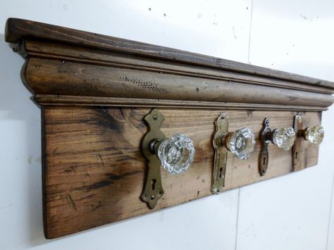 Glass Door Knob Coatrack                                                                                                                                                                                 More Glass Door Knobs Crafts, Door Knobs Crafts, Diy Door Knobs, Old Door Knobs, Diy Coat Rack, Diy Knobs, Diy Coat, Rustic Coat Rack, Antique Door Knobs