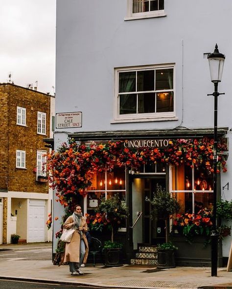 London 📍Siobhan Ferguson on Instagram: "Finding some colour around pretty pockets of Chelsea and Parsons Green .. #survivingjanuary mode💫❤️" Parsons Green, Shop Fronts, Place Names, Chelsea, London, Green, On Instagram, Instagram, Chelsea Fc