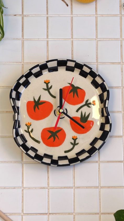 Instagram Ceramic Key Bowl, Clay Clock Ideas, Ceramic Clocks Pottery Handmade, Pottery Clock, Clay Clock, Clock Ceramic, Clock Illustration, Ceramic Clock, Ceramic Cafe