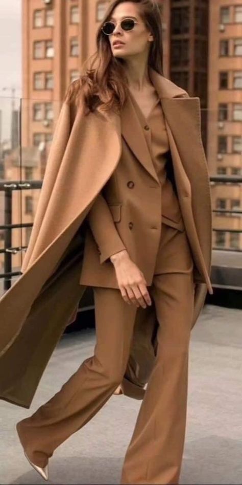 areti Camel Suit Women, Ootd Office, Polished Casual, Muslim Style, Monochromatic Outfit, Corporate Fashion, Professional Outfits Women, Trench Coat Style, Woman Suit Fashion