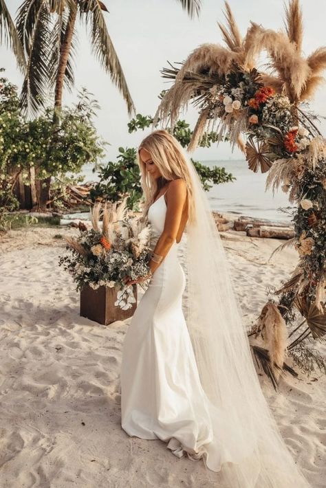 Wedding Dresses Cute, Cute Outfits For Summer, Island Wedding Dresses, Hawaiian Wedding Dress, Hawaii Wedding Dress, Cute Dresses Casual, Tropical Wedding Dresses, Wedding Photoshoot Ideas, Fiji Wedding