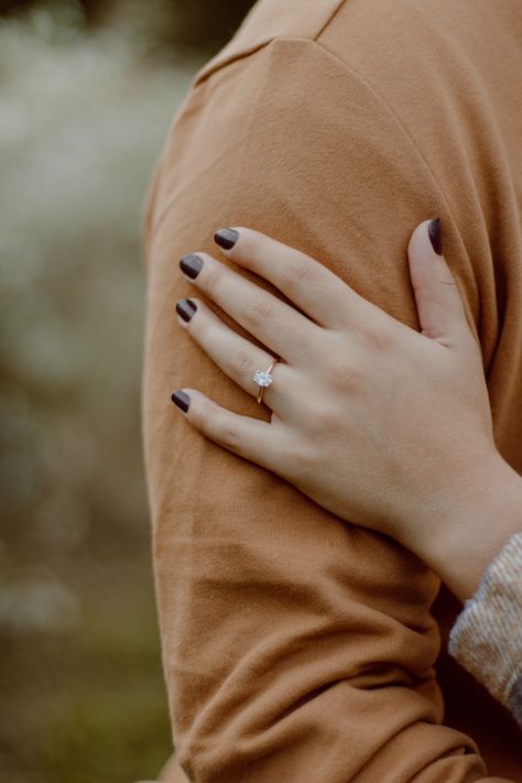 Instagram: mlh_photographyyy Promise Ring Proposal, Engagement Ring Solitaire, Diamond Ring Engagement, Hidden Halo, Ring Engagement, Promise Ring, Solitaire Ring, Oval Cut, Anniversary Gift