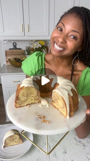 Cinnamon Roll Pound Cake, Cake Cinnamon, Grandbaby Cakes, Southern Cake, Sweet Potato Pies Recipes, Sour Cream Pound Cake, Cinnamon Roll Cake, Apple Cake Recipes, Cream Cheese Icing