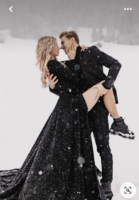 Moody Winter Photoshoot, Moody Photoshoot, Couple Photography Winter, Snow Engagement Photos, Winter Mountain Wedding, Winter Engagement Pictures, Dark Wedding Theme, Winter Shoot, Black Wedding Gowns