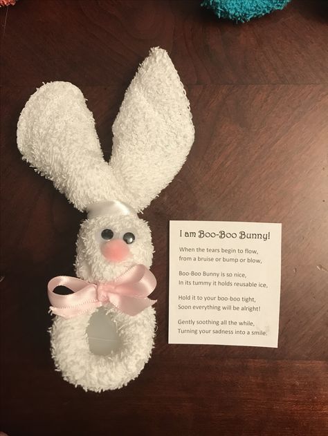 Towel Bunny How To Make, Boo Boo Bunny Ice Packs Diy, Booboo Bunny, Wash Cloth Crafts, Wash Cloth Animals, Boo Boo Bunny, Diy Ice Pack, Craft Jobs, Washcloth Animals