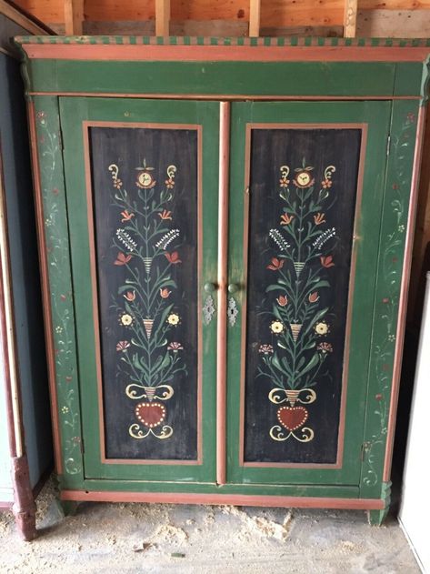 Victorian Painted Furniture, Scandi Cottage, Folk Art Furniture, Upcycled Desk, Polish Architecture, English Cottage Interiors, Americana Farmhouse, Paneled Doors, Painted Armoire