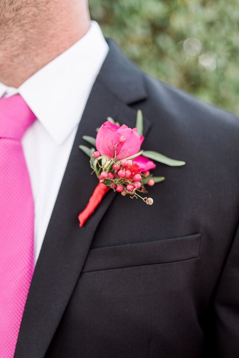 Lush Wedding Inspiration with a Bougainvillea Backdrop ⋆ Ruffled Pink Glam Wedding, Barbie Inspired Wedding, Boutonniere Simple, 25 Anniversary Party, Wedding Groom Boutonniere, Shades Of Pink Wedding, Pink Groomsmen, Boutonniere Boho, Boho Boutonniere