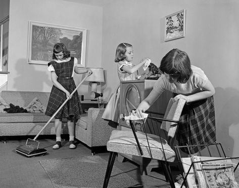 Make sure kids clean up after themselves. countryliving Cleaning Living Room, 1950s Teenagers, Parenting Rules, Chic Beach House, Beach House Interior Design, Kids Cleaning, Good Parenting, Ted Talks, Raising Kids