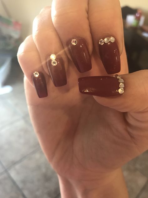 Burgundy nails with gems Burgundy Nail Designs With Rhinestones, Burgundy Acrylic Nails With Rhinestones, Burgundy Nails With Gems, Maroon Acrylic Nails With Rhinestones, Dark Red Nails With Charms, Cherry Red Nails Short, Dark Cherry Red Nails, Red Nails Short, Maroon Nail Polish