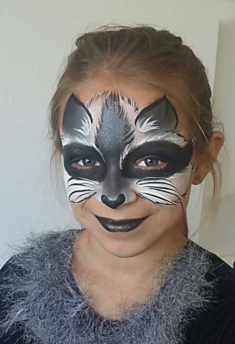 Racoon Face Paint, Racoon Eyes Makeup, Raccoon Face Paint, Racoon Makeup, Cute Raccoon Makeup Halloween, Diy Racoon Costume, Racoon Halloween Costume, Raccoon Makeup, Raccoon Repellent