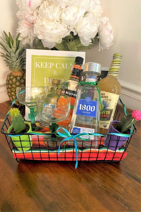 DIY Margarita Gift Basket Ideas {& What To Put In A Margarita Gift Basket} Margarita Basket Ideas, Margarita Gift Basket Ideas, Margarita Basket, Margarita Gift Basket, Tequila Gift Idea, Tequila Gifts Basket, Diy Margarita, Margarita Gift, Gift Basket Diy