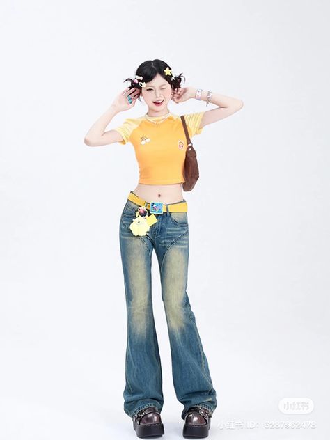 Peony Aesthetic, 2000s Japanese Fashion, Street Outfits, Aesthetic Streetwear, Female Pose Reference, 2000s Fashion Outfits, Human Poses, Lee Felix, Fairy Grunge