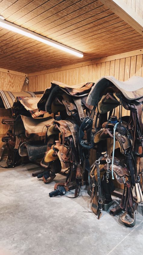 Horse Tack Up Area, Horse Tack Rooms Western, Tack Room Aesthetic, Tack Room Western, Western Barn Ideas, Ranch House Aesthetic, Western Tack Room, Tackroom Ideas, Barn Aesthetic