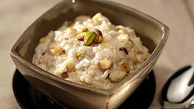 Recipe: Chilled banana and pistachio rice pudding Pistachio Rice, Banana And Rice, Rice Pudding Recipes, Baked Dessert Recipes, Rice Pudding, Classic Dishes, Decadent Desserts, No Bake Desserts, Just Desserts