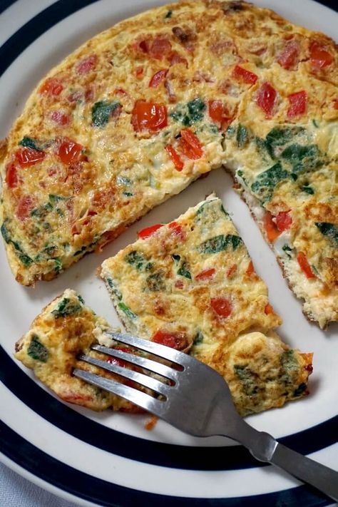 Vegetarian Omelette, Vegetable Omelette, Healthy Omelette, Healthiest Breakfast, Omlet Recipes, Recipe For Breakfast, Veggie Omelette, Breakfast Meals, Omelette Recipe