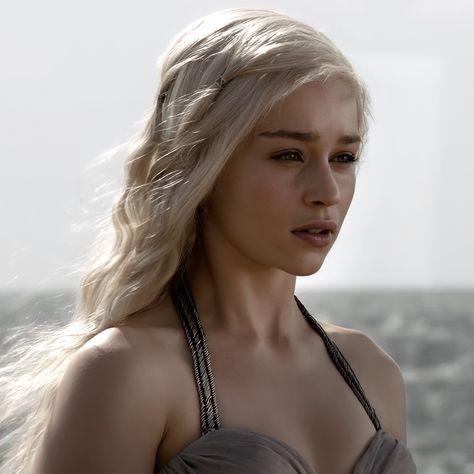 Emilia Clarke Khaleesi, Dany Targaryen, Daenerys Targaryen Icons, Got Aesthetic, Twin Daughters, Mother Of Dragons, Emilia Clarke, House Of The Dragon, Scandal