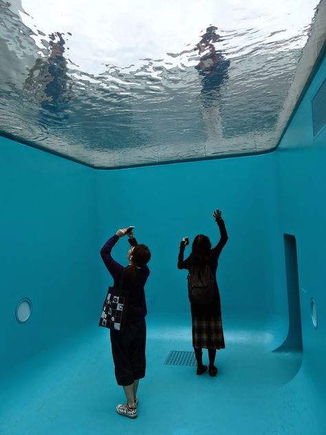 WEBS OF SIGNIFICANCE: Leandro Erlich and more at Kanazawa's 21st Century Museum of Contemporary Art Gravity Art, Liu Bolin, Laws Of Physics, Retail Interior Design, Floor Murals, Children Park, Pool Installation, Architecture Building Design, Invisible Man