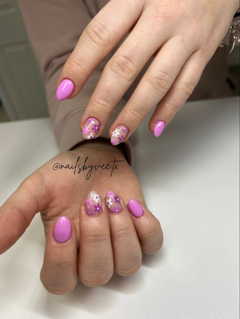 Short nails, spring nails, pink nails, purple nails, almond nails, round nails, flower nails, nails Pink Purple Short Nails, Short Round Acrylic Nails Purple, Short Round Pink Acrylic Nails, Light Purple Nails Short Almond, Short Purple Nails With Flowers, Purple Nails Almond, Short Nails Spring, Spring Nails Pink, Nails Round