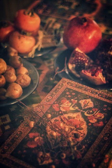 Yalda Night Picture, Yalda Night Aesthetic, Yalda Night Photography, Persian Princess Aesthetic, Yalda Night Background, Yalda Photography, Background Yalda Night, Yalda Background, Yalda Design