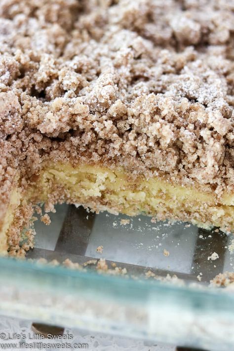 New York Crumb Cake Recipe, Cranberry Crumb Cake, New York Crumb Cake, Almond Coffee Cake, Breakfast Vegetarian, Snacking Cake, Crumb Coffee Cakes, Breakfast Coffee Cake, Sweet Brunch