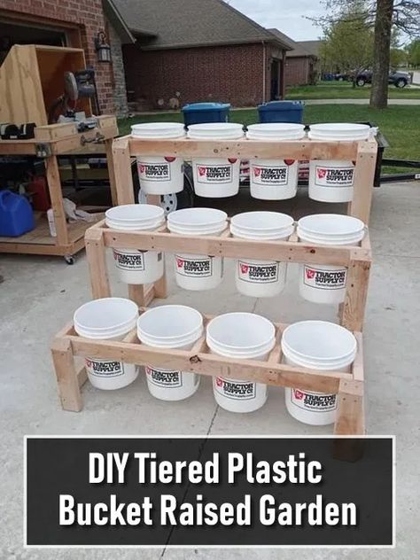 DIY Tiered Plastic Bucket Raised Garden Gemüseanbau In Kübeln, Bucket Planters, Raised Garden Planters, Bucket Gardening, نباتات منزلية, Growing Gardens, Diy Raised Garden, Garden Stand, Veg Garden