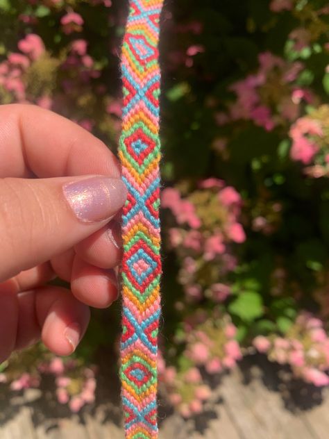 Diamond Bracelet Tutorial, Earthy Friendship Bracelet, Diamond Bracelet Pattern, 90s Bracelets, Friendship Bracelet Aesthetic, Retro Summer Camp, Green Friendship Bracelet, Craft Aesthetic, Diamond Friendship Bracelet