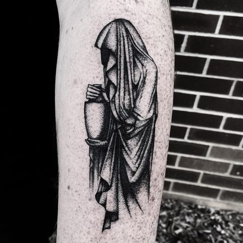 Cloaked figure with urn 🏺 Cloaked Figure Tattoo, Hooded Figure Tattoo, Urn Tattoo, Figure Tattoo, Spirit Tattoo, Tattoos Geometric, Traditional Tattoo Flash, Tat Ideas, American Traditional