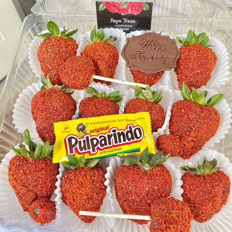 Pulparindo Strawberries, Tajin Strawberries, Happy Birthday Strawberries, Strawberry Roses, Bouquet Box, Mexican Snacks, Mexican Food Recipes Easy, Chocolate Covered Strawberries, Strawberry Recipes