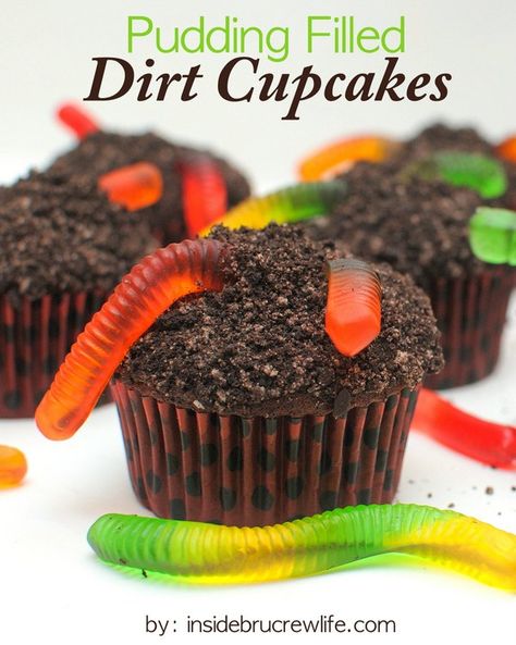 Dirt Cupcakes, Halloween Food Cupcakes, Dessert Halloween, Cupcake Recipes Chocolate, Creative Cupcakes, Halloween Cake, Cupcake Cake, Halloween Desserts, Fun Cupcakes