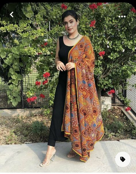 Black Suit With Heavy Dupatta, Suit With Heavy Dupatta, Simple Indian Suits, Indian Gown, Heavy Dupatta, Lehenga Dress, Stylish Kurtis Design, Simple Kurta, Simple Kurti